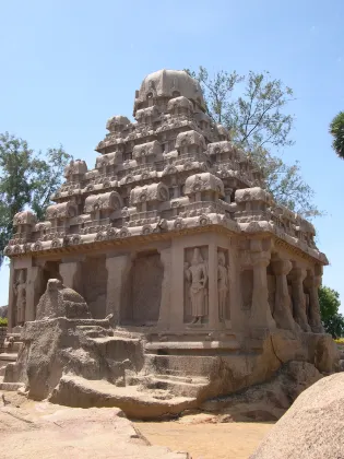 Hotel di Mamallapuram Dengan Kolam