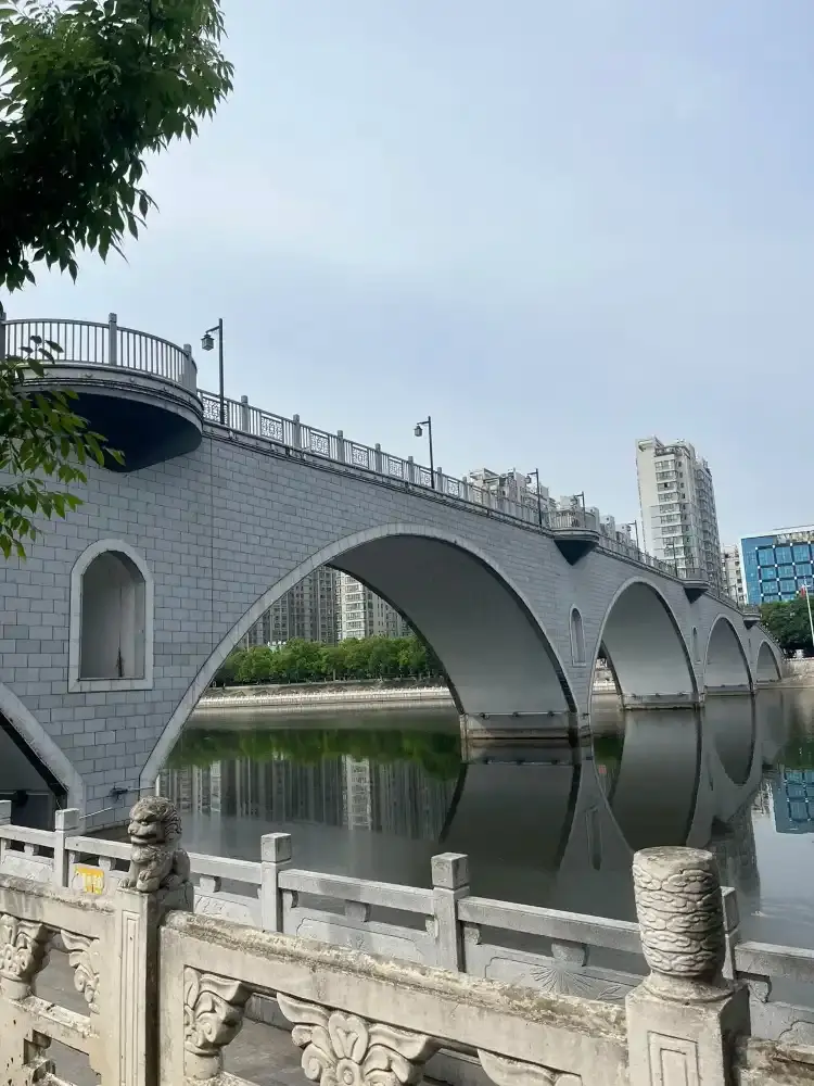 Hotels near Pedestrian Bridge in Shihe Park