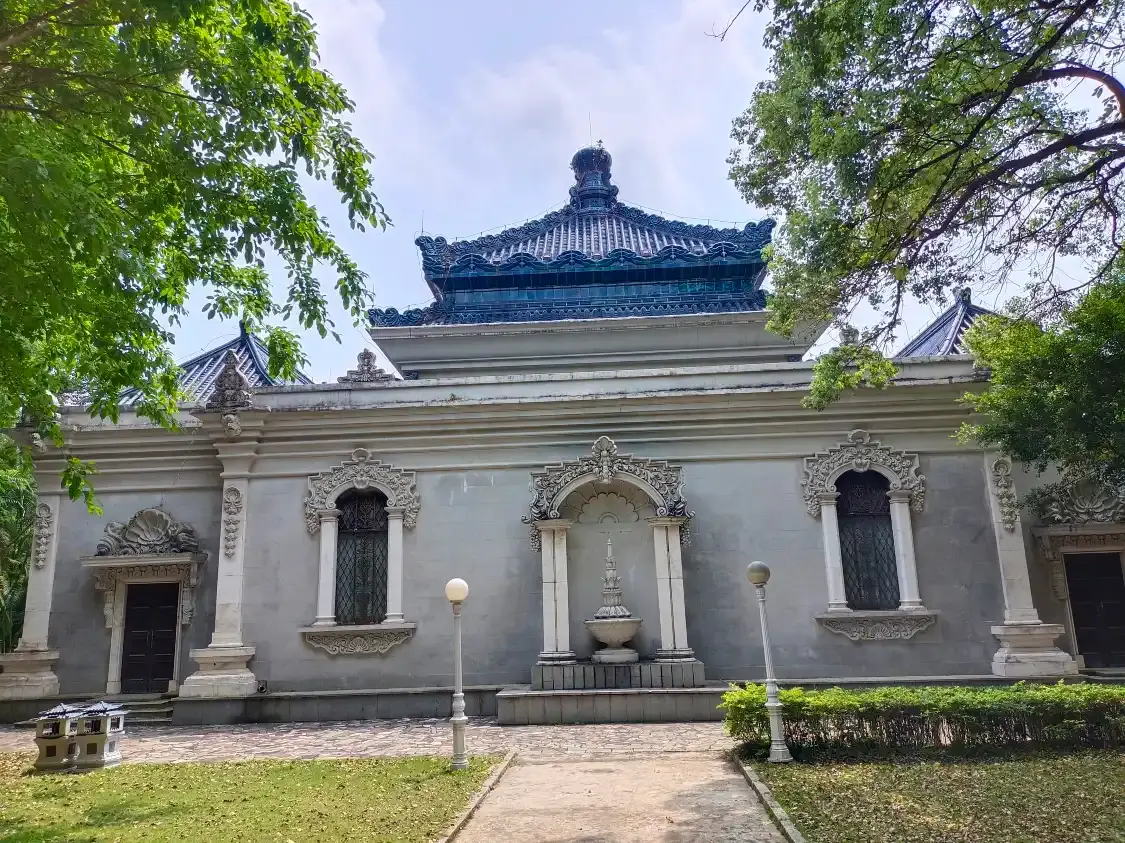 Hotels near Yuanying Temple