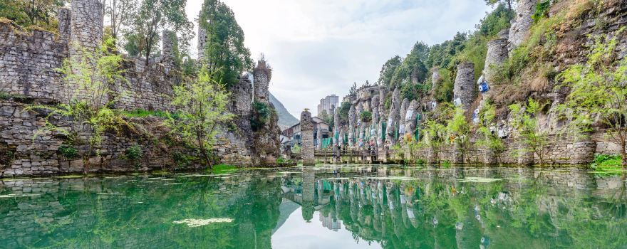 贵州贵阳旅游攻略：逛青岩古镇寻明清韵，赏甲秀楼夜景，解锁林城清凉与市井烟火