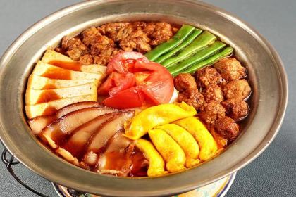 村里人家炖菜馆(东联店)