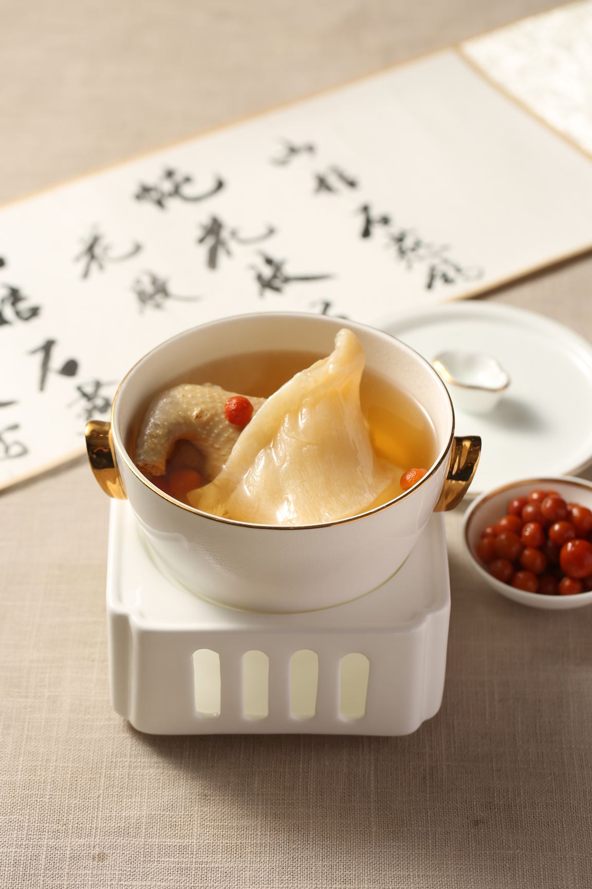 山桔石燕鸽炖花胶公