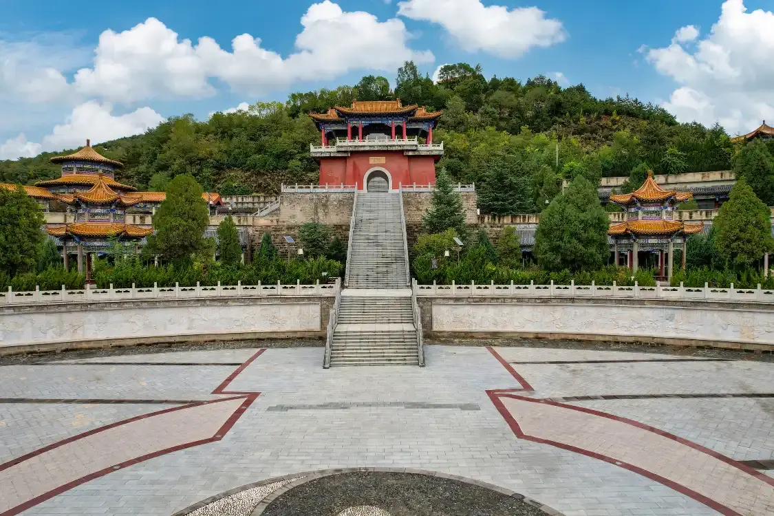 Hotels near Zhouzu Mausoleum Forest Park