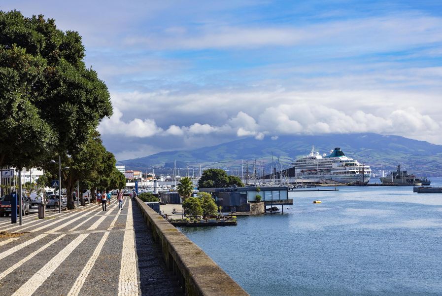 Tiket pesawat Fresno Ponta Delgada