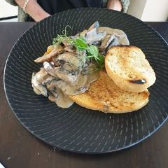 Luna Bar and Restaurant 여행 사진