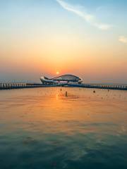Туристический район на берегу озера Гуандун в заливе Сучж