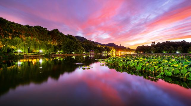 杭州雷峯塔+杭州宋城+西湖遊船一日遊【宋城千古情】純玩