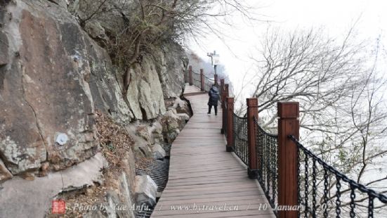 采石矶是国家重点风景名胜的核心景区，位于安徽省马鞍山市西南5