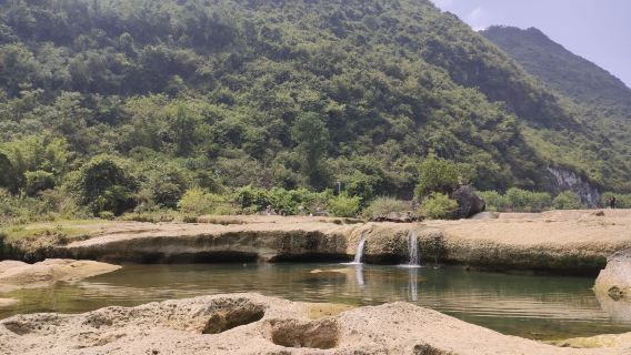 Zhongdu Town Xiangshui Waterfall