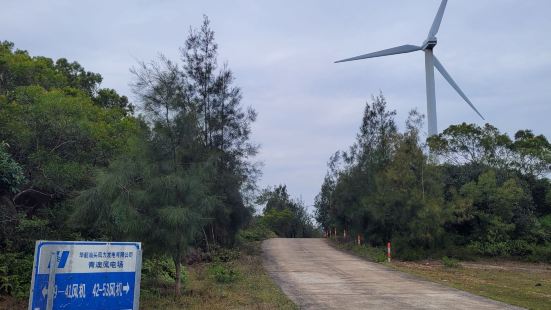 来到南澳旅游有一个景点是一定要来的，这就是风力发电旅游区，虽