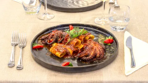 Ristorante e Pizzeria Castel Nuovo in Naples