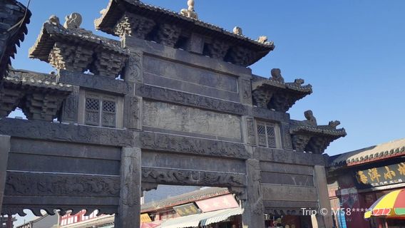 Stone Memorial Archway of Family Zu