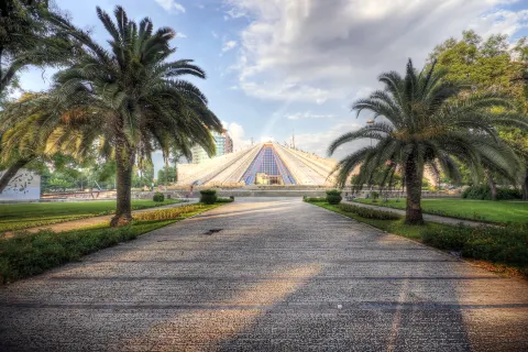 Piramide di Tirana