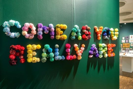 《以真實的自我來》數百件創作物品展覽 | 伍爾弗漢普頓美術館