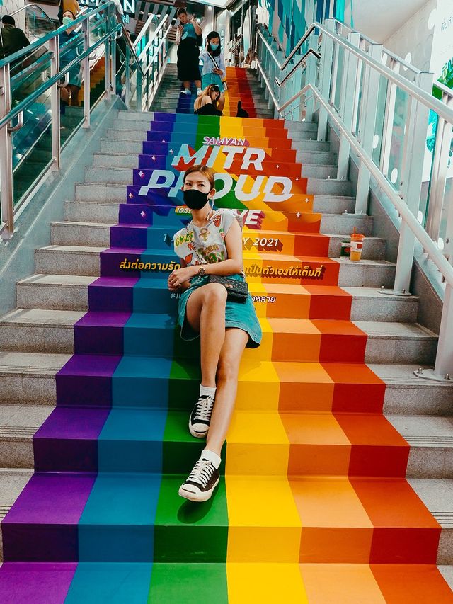 มุมถ่ายรูปสายรุ้งเก๋ๆที่สามย่านมิตรทาวน์