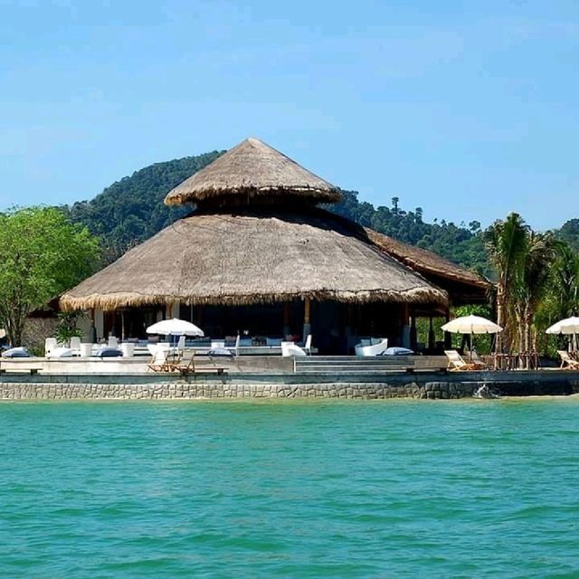 Blue Sky Resort เกาะพยาม