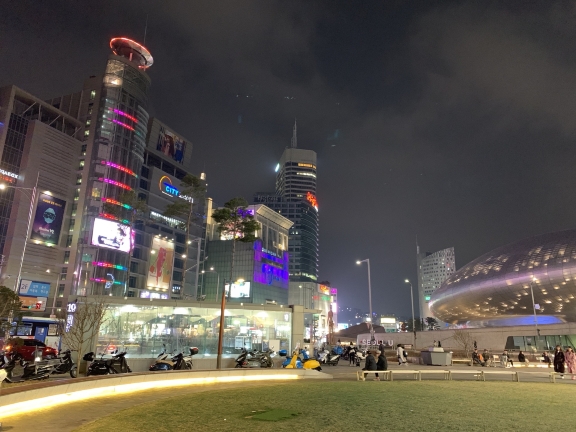 東大門デザインプラザ トンデムン デザインプラザ ソウル の旅行レビュー Trip Comトラベルガイド