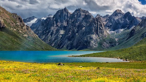 Nianbao Yuze Peak