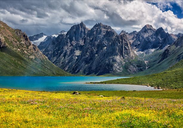 Nianbao Yuze Peak