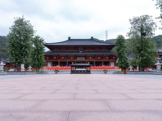 Qishan Wanfo Temple （South Gate）