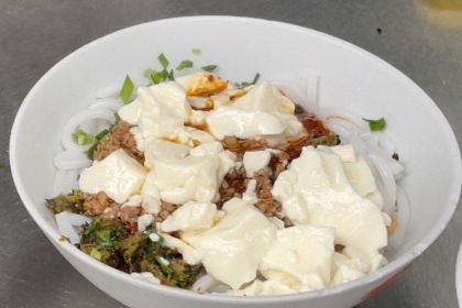 La la xiao chi dou hua Rice Noodles