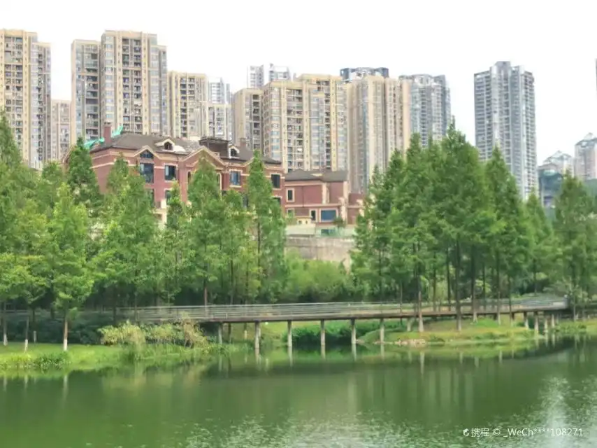 Hotels near Rongqiao Park