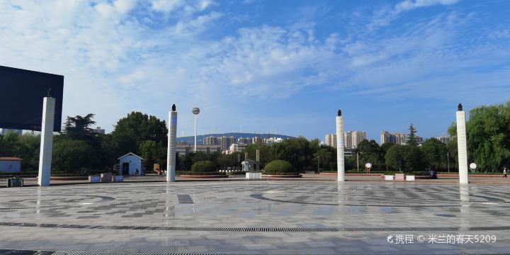 鷹城廣場