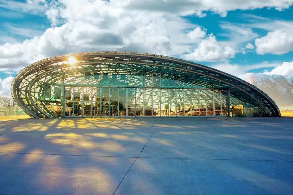 Hotel in zona Red Bull Hangar-8