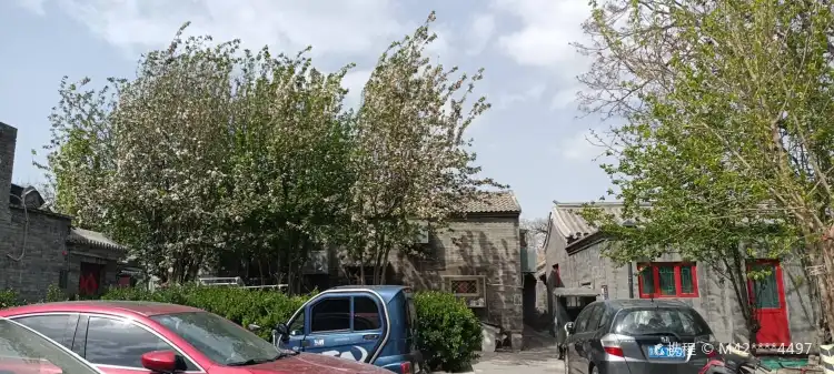 Hotels near Lingdang Hutong