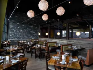River House Restaurant and Raw Bar