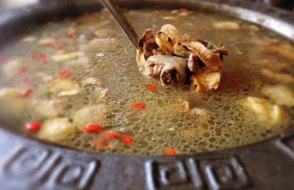 阿媽酸湯氂牛肉·本地特色菜