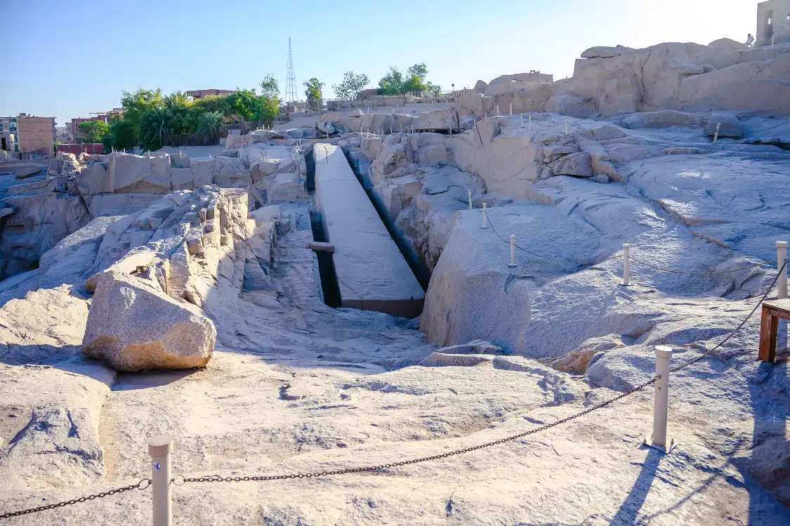 Hotels near Unfinished Obelisk