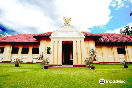 鄰近烏汶府國家博物館的酒店