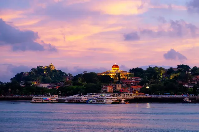 Sunset Sightseeing on Kulangsu Island