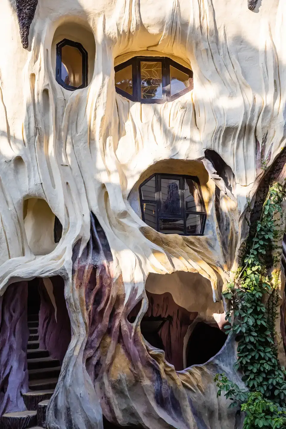 3_Crazy House