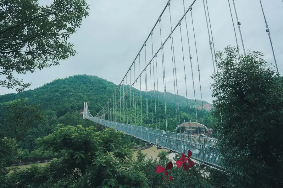 石燕湖天空玻璃廊橋