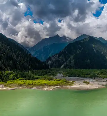 Hotels near Guxiang Lake