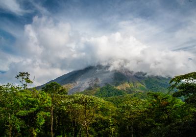 阿雷納爾火山