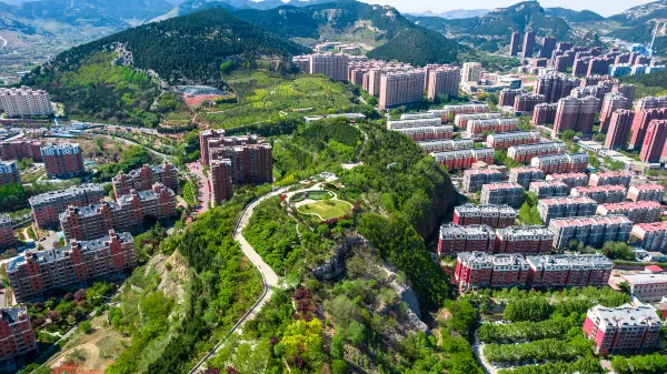 Hotels near Yuntaishan Forest Park