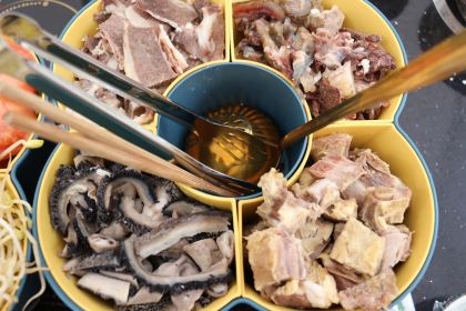 泸沽湖静享无声民宿·静享美食原味火锅