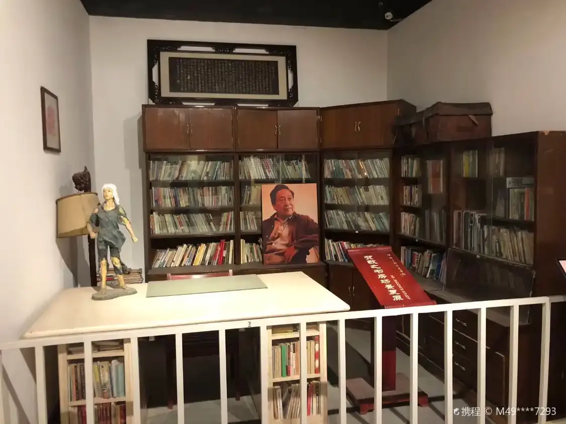 Hotels near Hejingzhi Wenxueguan