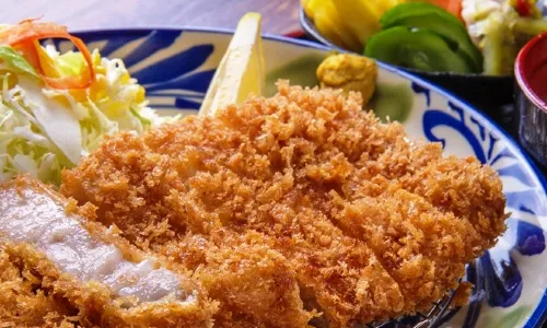 沖縄とんかつ食堂 しまぶた屋(前兼久店)