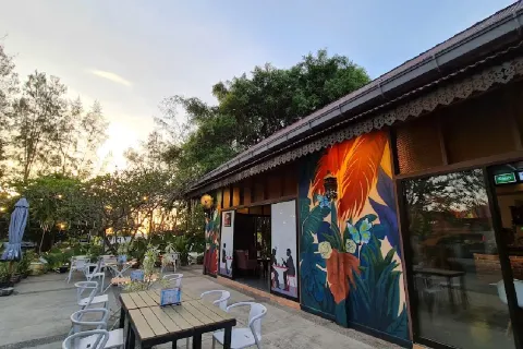 Red Sky Restaurant & Bar