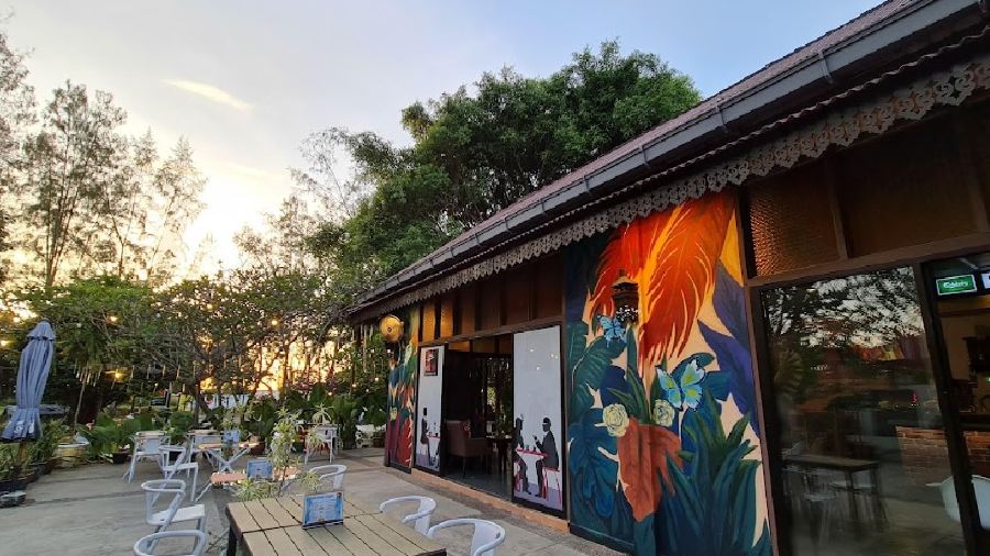 Red Sky Restaurant & Bar