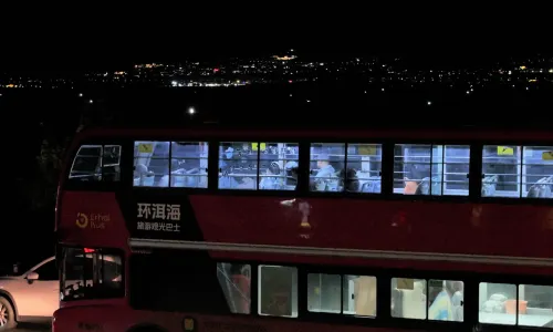 다리 얼하이 호수 관광버스