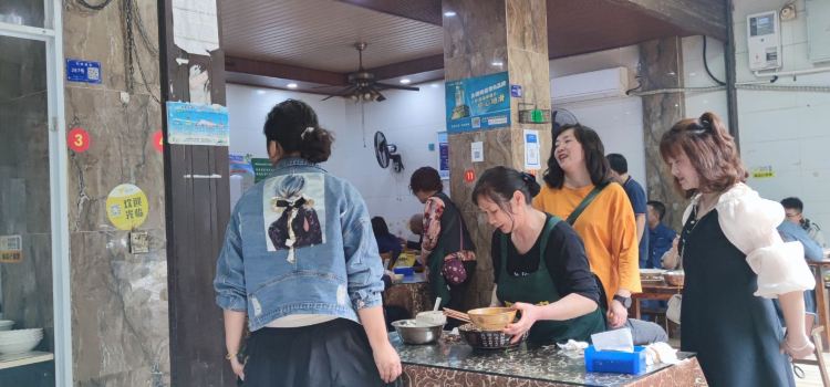 严卤肉饭店(西顺城街店)