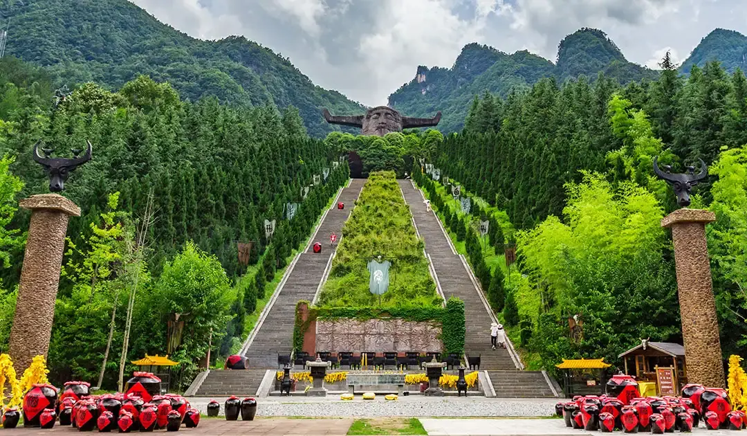 Hotels near Shennong Altar