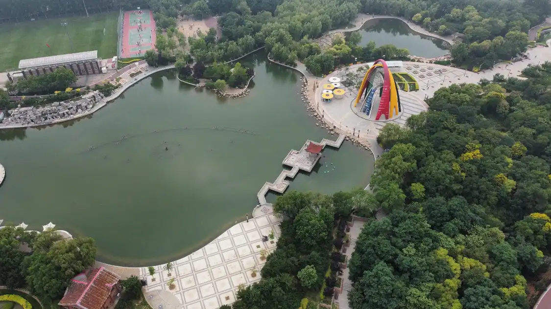 Hotels near Senlintiyu Park