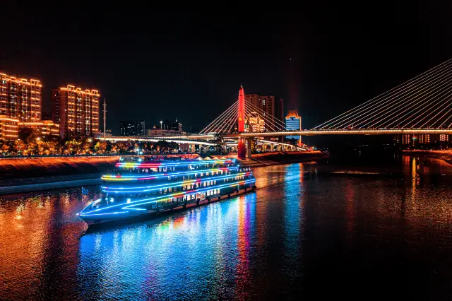 Sightseeing Boats in Yichang