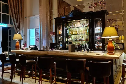 VERANDAH CLASSIC BAR & LOUNGE